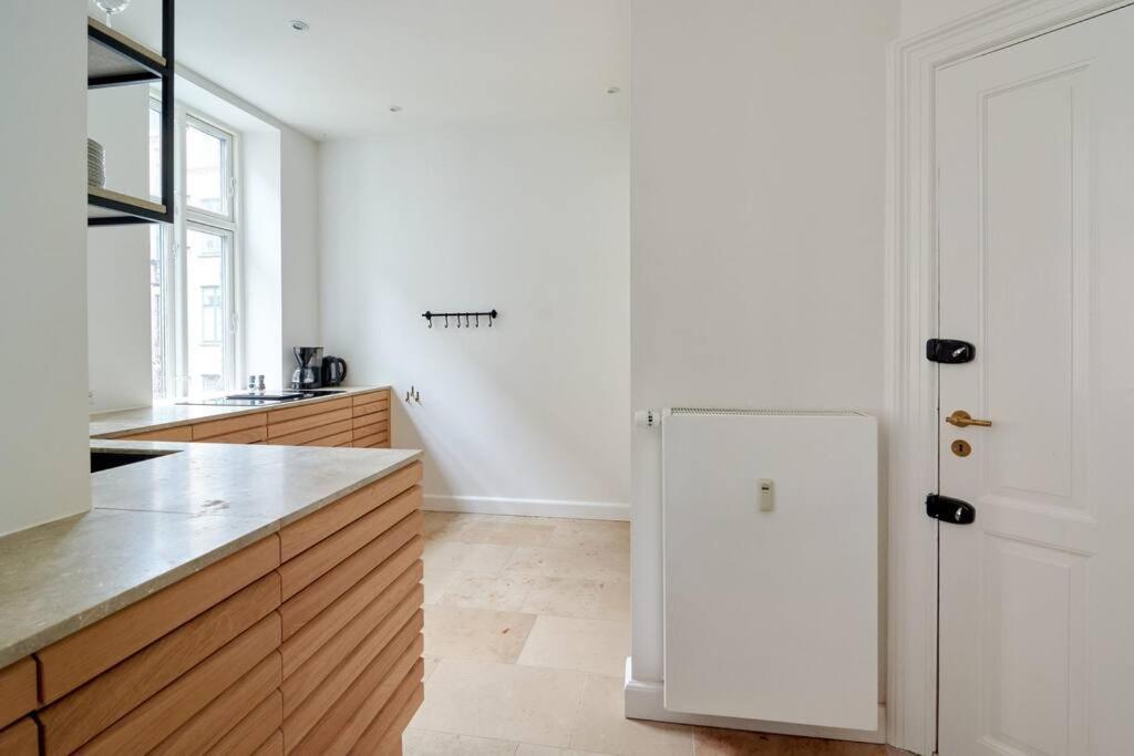 Spacious 3 Bedroom Manor Flat Next To Tivoli コペンハーゲン エクステリア 写真