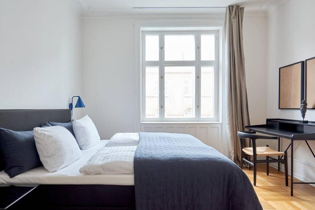 Spacious 3 Bedroom Manor Flat Next To Tivoli コペンハーゲン エクステリア 写真