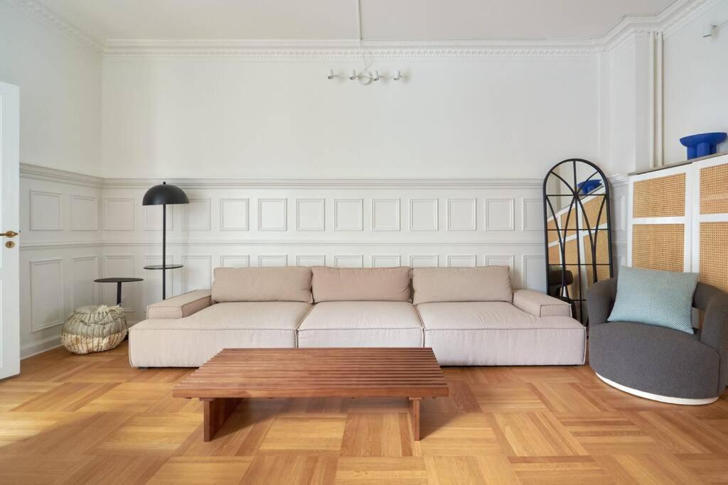 Spacious 3 Bedroom Manor Flat Next To Tivoli コペンハーゲン エクステリア 写真