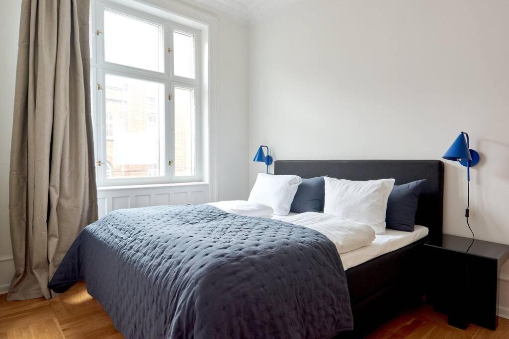 Spacious 3 Bedroom Manor Flat Next To Tivoli コペンハーゲン エクステリア 写真
