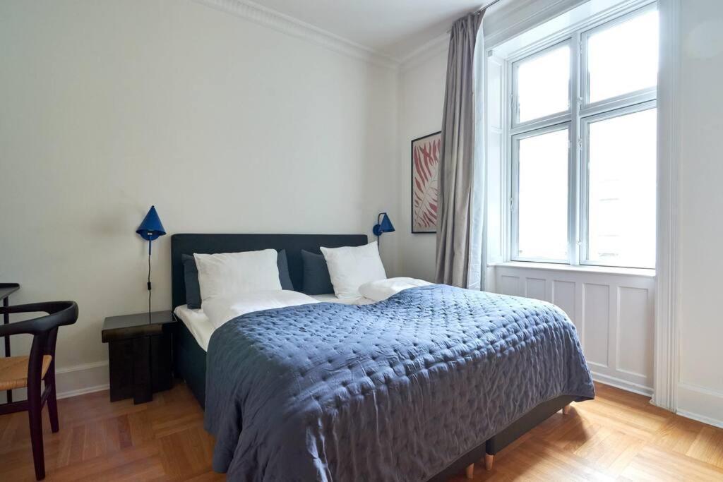 Spacious 3 Bedroom Manor Flat Next To Tivoli コペンハーゲン エクステリア 写真