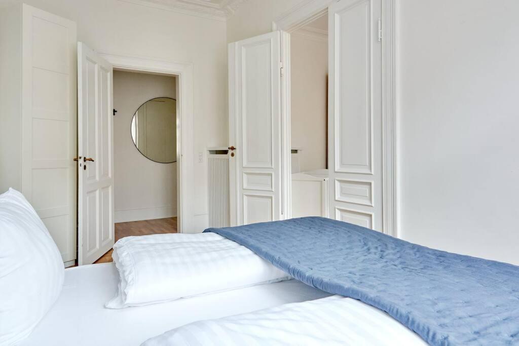 Spacious 3 Bedroom Manor Flat Next To Tivoli コペンハーゲン エクステリア 写真