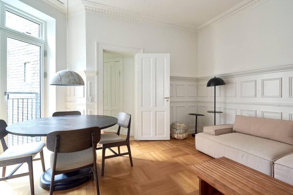 Spacious 3 Bedroom Manor Flat Next To Tivoli コペンハーゲン エクステリア 写真
